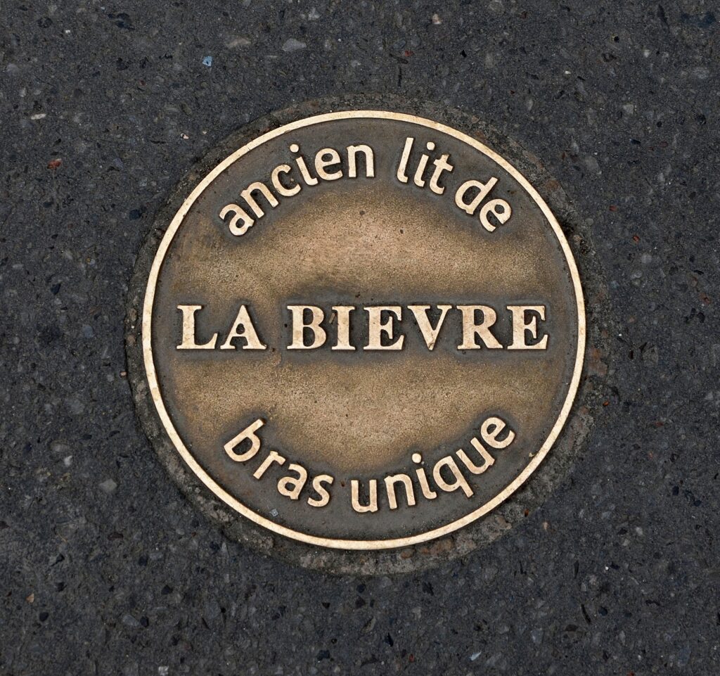 A medallion that reads "Former bed of the Bièvre, only arm"