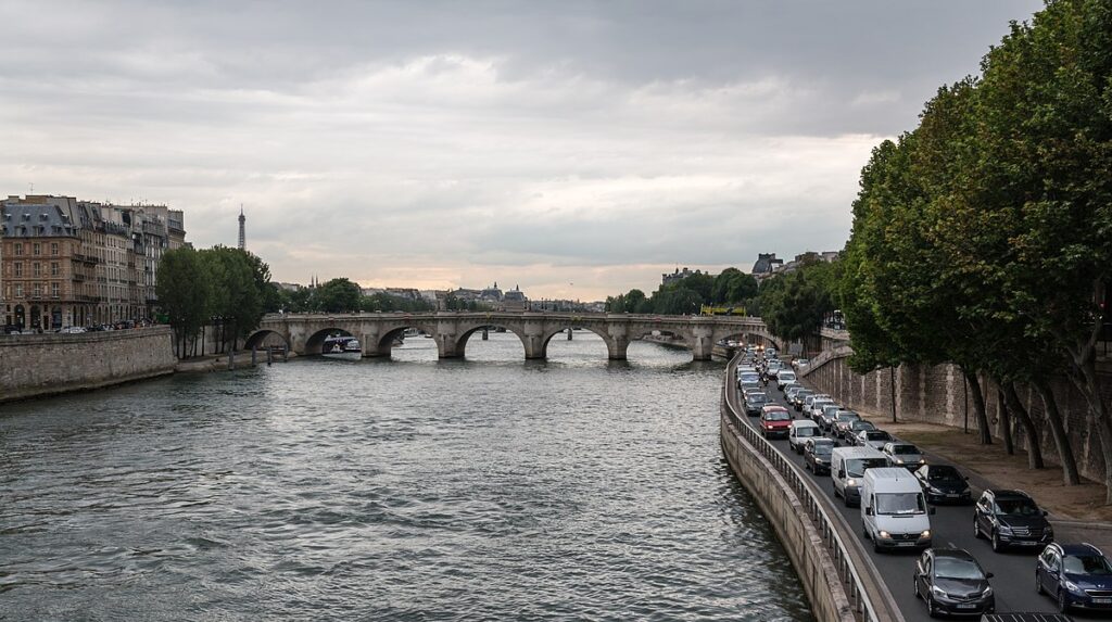 A picture of the Seine in Paris